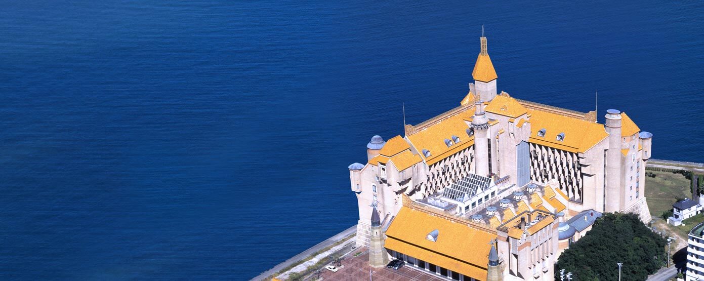 紺碧の海を望む、宮殿ホテル