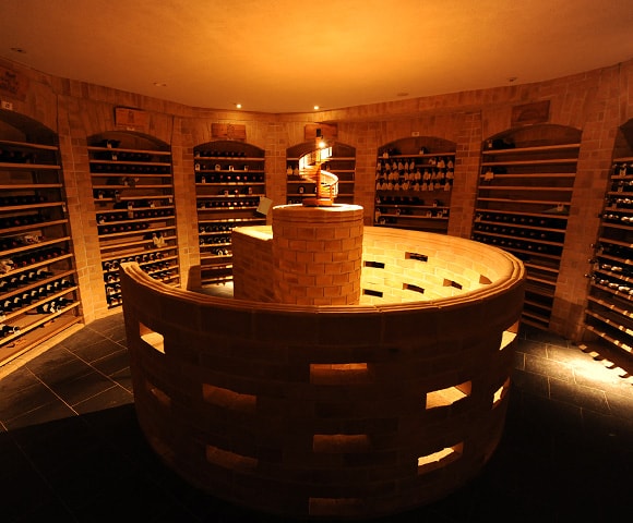 煉瓦造りのワインセラー
