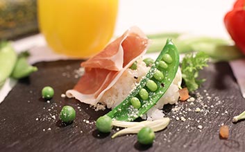 ハモンセラーノと地場産豆のチーズリゾット