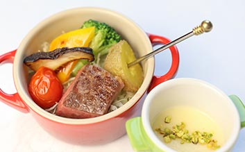 和歌山県産熊野牛と冬野菜のチーズフォンデュ