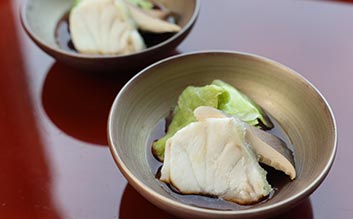 紀州クエと白浜農園朝採れレタスのちり蒸し～自家製ポン酢で～