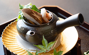 和歌山県産地鶏と龍神椎茸の土瓶蒸し