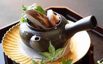 和歌山県産地鶏と龍神椎茸の土瓶蒸し